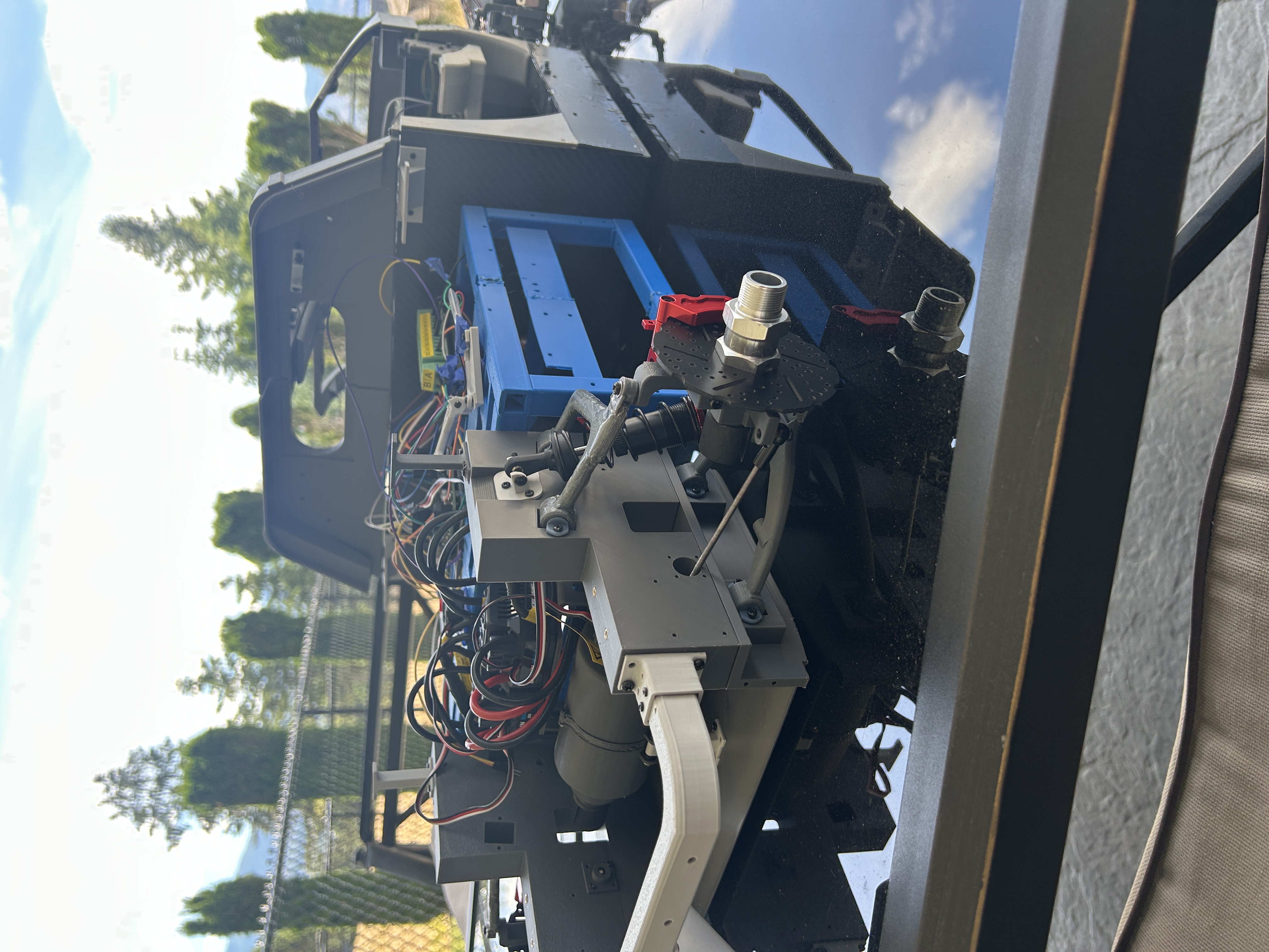 Double wishbone suspension and rear crash zone